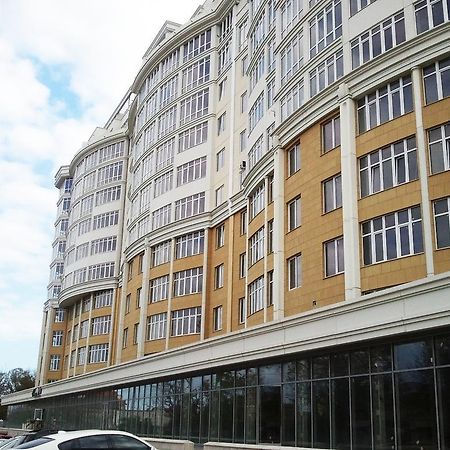 Modern Double Bedroom Apartment In Arkadia Odesa Exterior photo